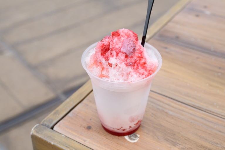 こちらはストロベリーミルク味のシェイブアイス（600円）。