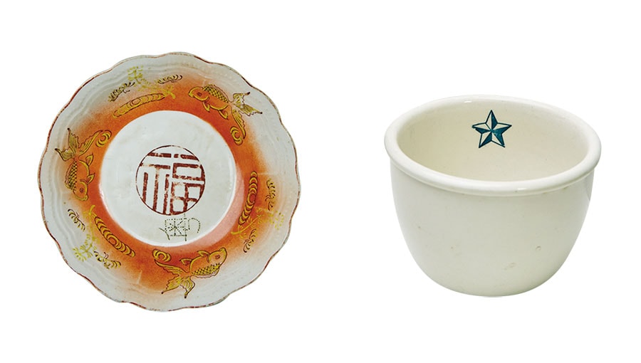 左：金魚と淡い赤がきいた約100年前の皿 1,800元は中国のもの。右：スープやコーヒー用として使えるカップ 380元。