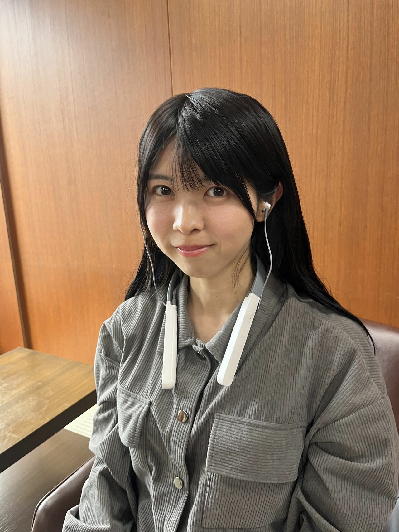 骨伝導で伝える補聴器を装着する難聴うさぎさん
