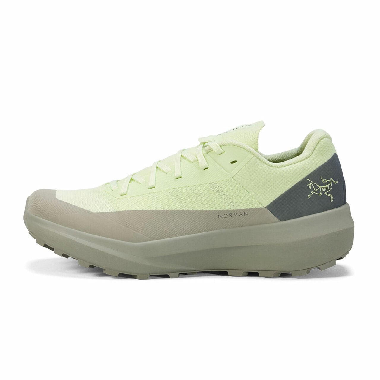 “ノーバン LD 4 ウィメンズ” 28,600円。