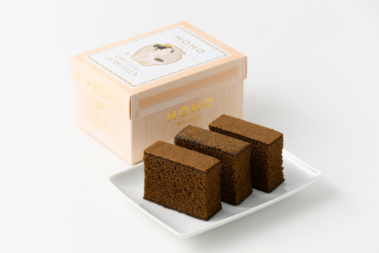プレミアム焙じ茶カステラ 1,380円（5切れ入り）。