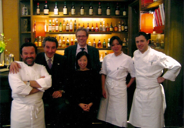 「ホテル・ランカスター」にて。一番左がミッシェル・トロワグロ氏。