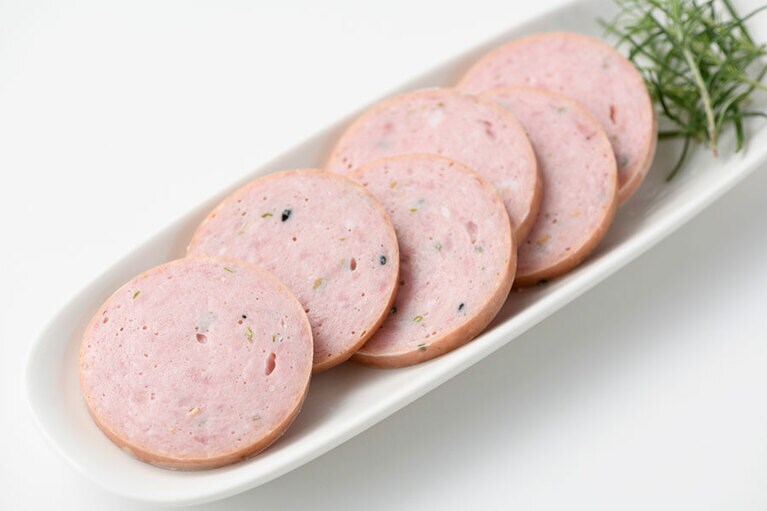 【栃木県】ばとう手づくりハム工房の「茶色豚のボロニアソーセージ」926円(300g)。