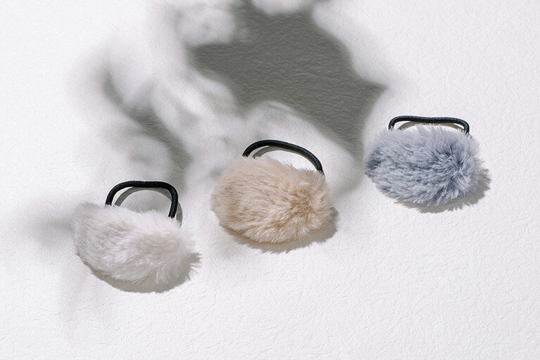 ヘアゴム各100円(100円ショップFLET'S、百圓領事館)。