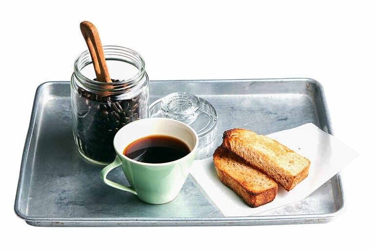 香りが良く飲みやすい。自家焙煎トモエコーヒー〈100g〉700円。