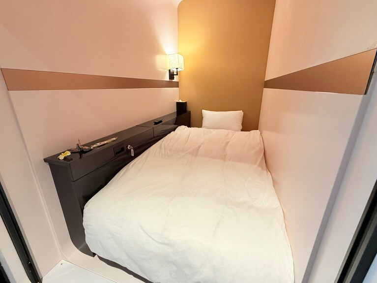 ビジネスクラスのキャビンは、幅120cm、奥行き210cm。