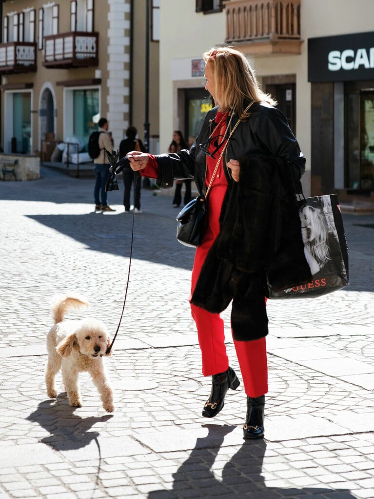 おしゃれしてメインストリートを闊歩する人も。