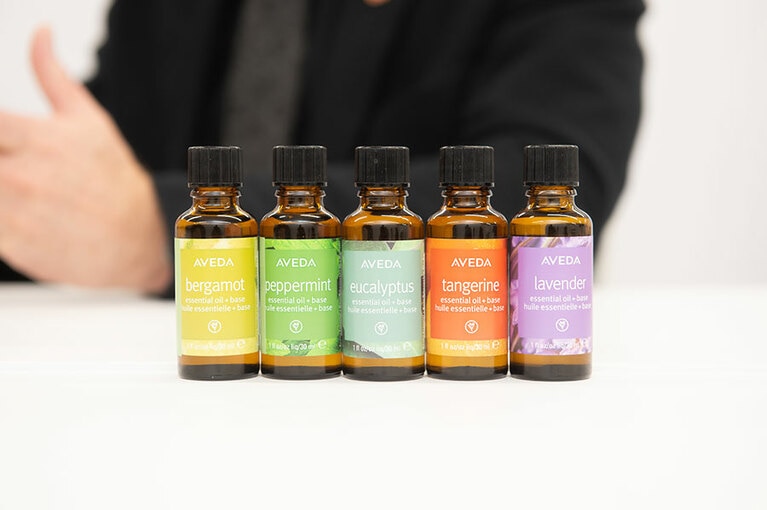 ガイ氏もプライベートで愛用するアヴェダのシンギュラーノート。誰にでも使いやすいアロマオイルだが、使いこなすほどに奥が深い。