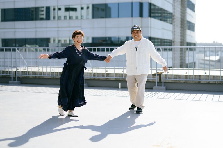 近田春夫さんと阿川佐和子さん。