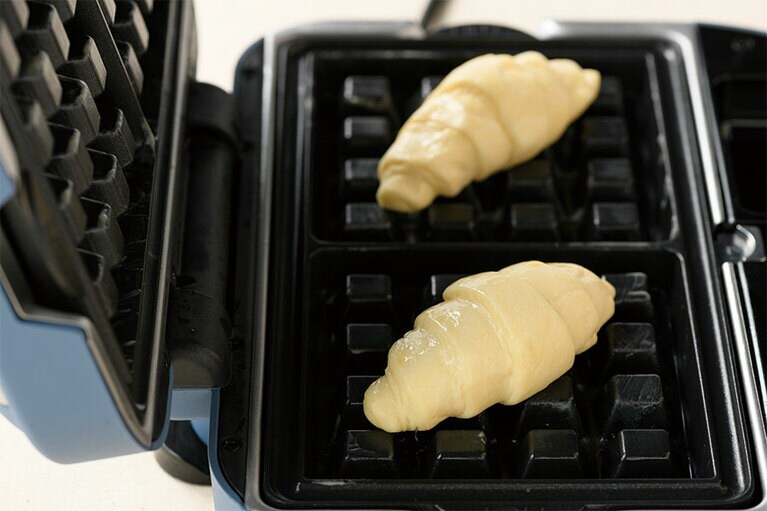 はみ出さないようにクロワッサンは斜め向きに置くのがオススメ。