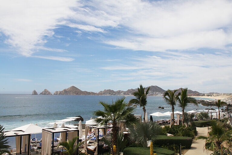 ラバーズビーチ側から眺めるランズエンド。