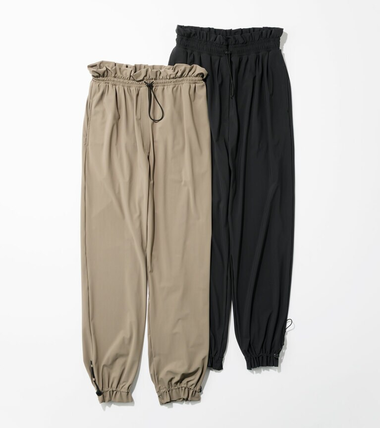 スピード“ステイフィットギャザーパンツ”／18,700円。