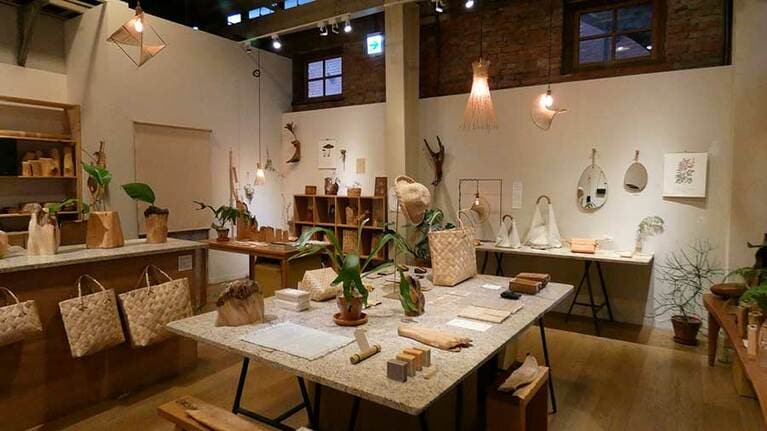 店内は商品がセンス良くディスプレイされており、癒しの空間となっています。