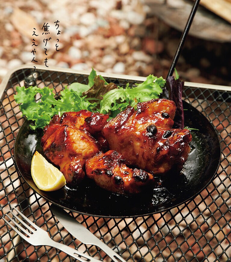 漬け込みスペアリブ　『自分をもてなす至福の88品 日本一おいしいソト呑みレシピ』（KADOKAWA）。