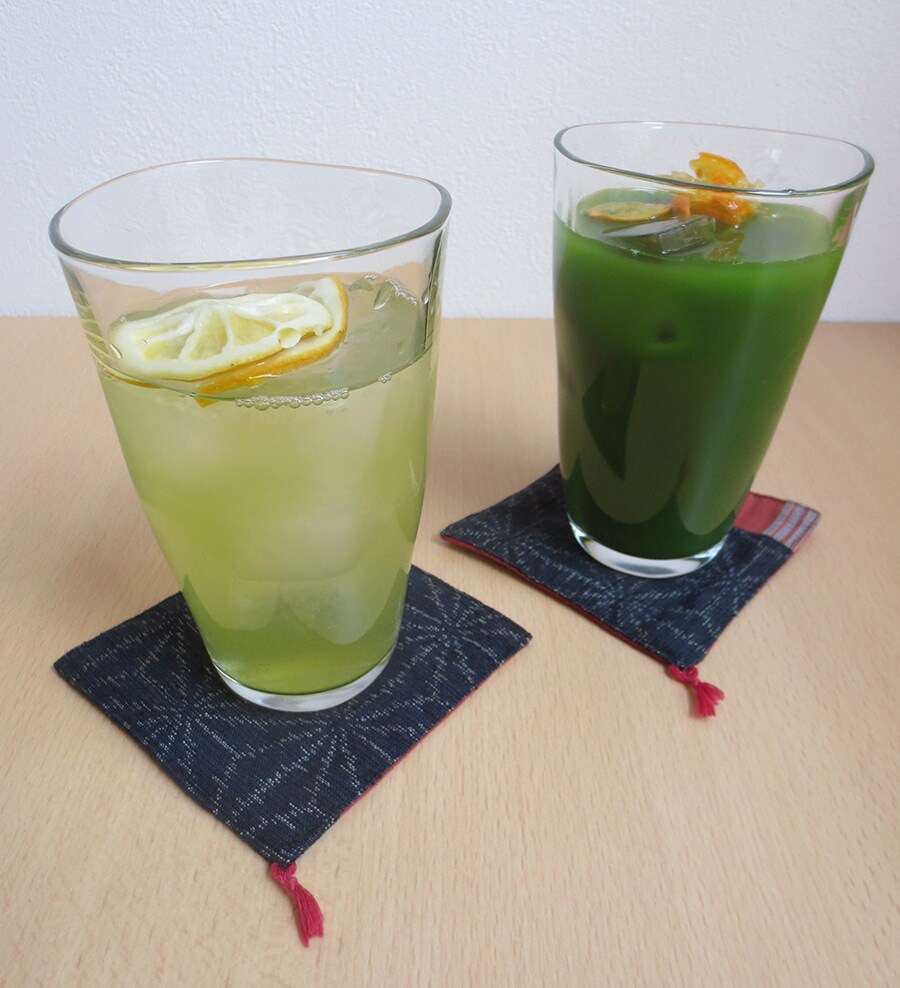 アレンジティー。左から「日向夏緑茶」650円、「きんかんグリーンティー」650円。