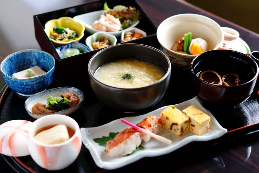 1200年にわたって奈良の人々に愛されてきた名物をホテルスタイルで贅沢に味わえる「大和の茶がゆ」。