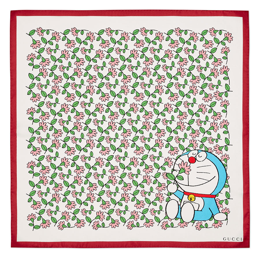 スカーフ 41,000円。©Fujiko-Pro