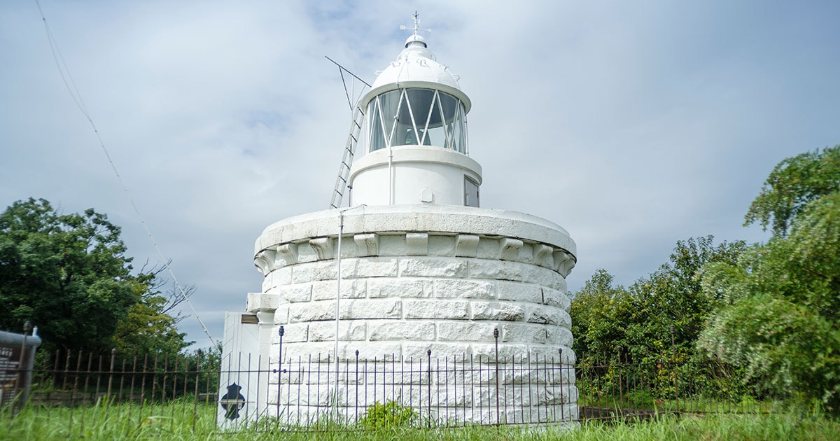 敦賀半島の先端で日本海を照らす 福井県敦賀市のシンボル・立石岬灯台