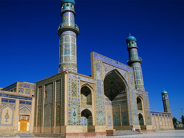 蒼穹に映える青いタイルが輝きを放つ アフガニスタンで最も美しい