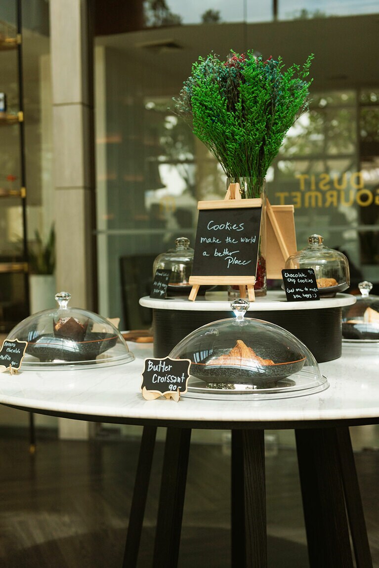 ダイニング「デュシットグルメ」では、マフィン、クッキーなどのスウィーツが充実。