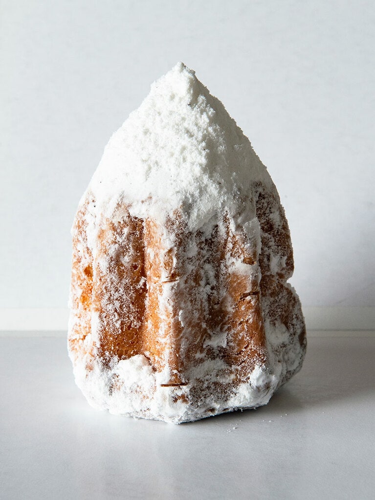 パンドーロ W5,500。ボリューム感があるが、軽やかなパウンドケーキのようで、ぺろりといける。