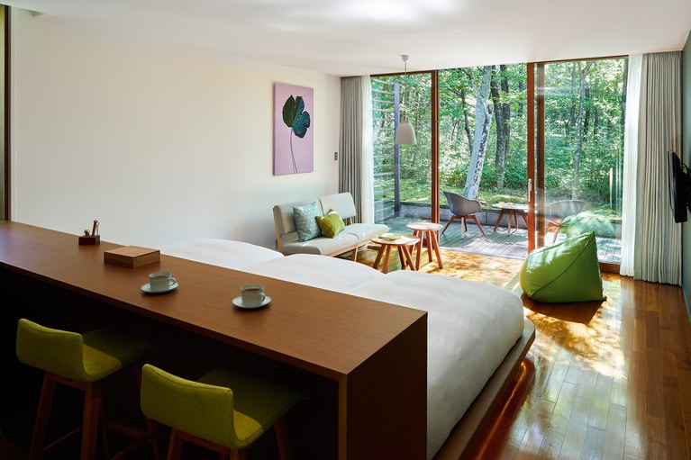 森側の「本館プレミアテラス」も素敵。