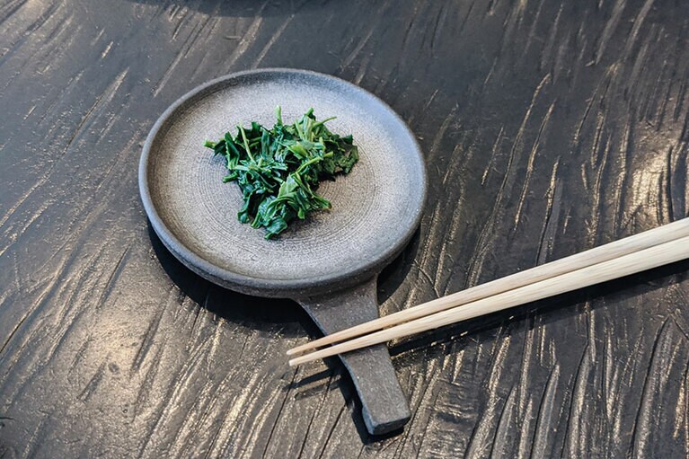 Sゝゝ(エス)の竹のお箸。桜井焙茶研究所にて撮影