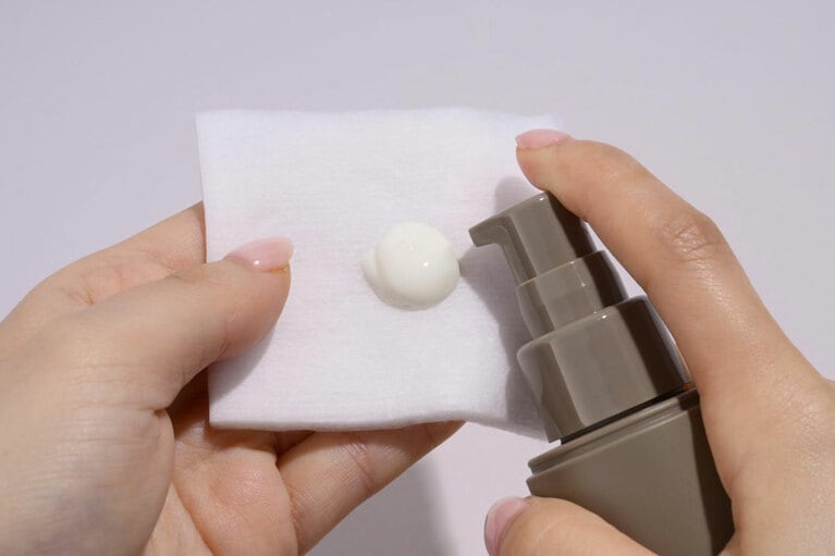 すっと吸いつくようになじむミルク状のテクスチャー。