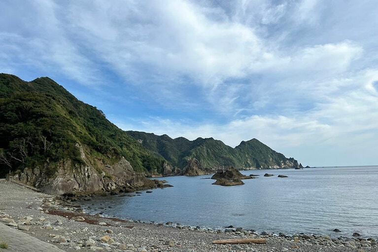 どこかハワイを彷彿させる、伊豆半島のヒミツのビーチ吉田海岸。