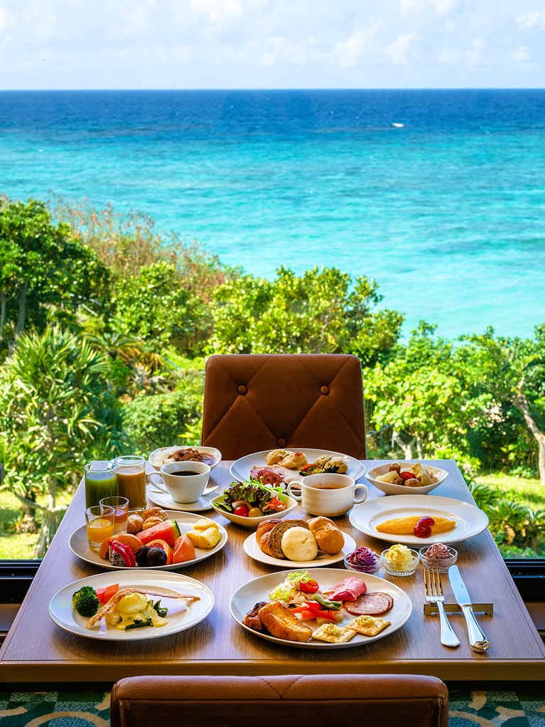 ブラッスリー「ベルデマール」の朝食。パインバターなどとともに味わうフレンチトーストが人気。