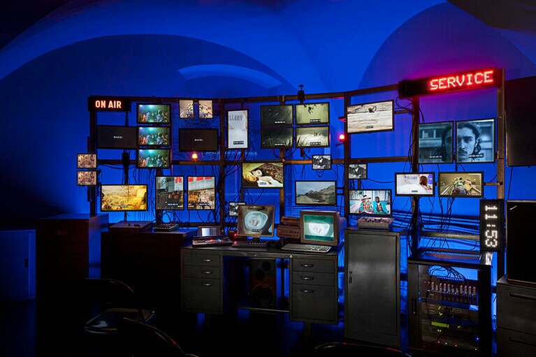 最初に登場するコントロールルーム。