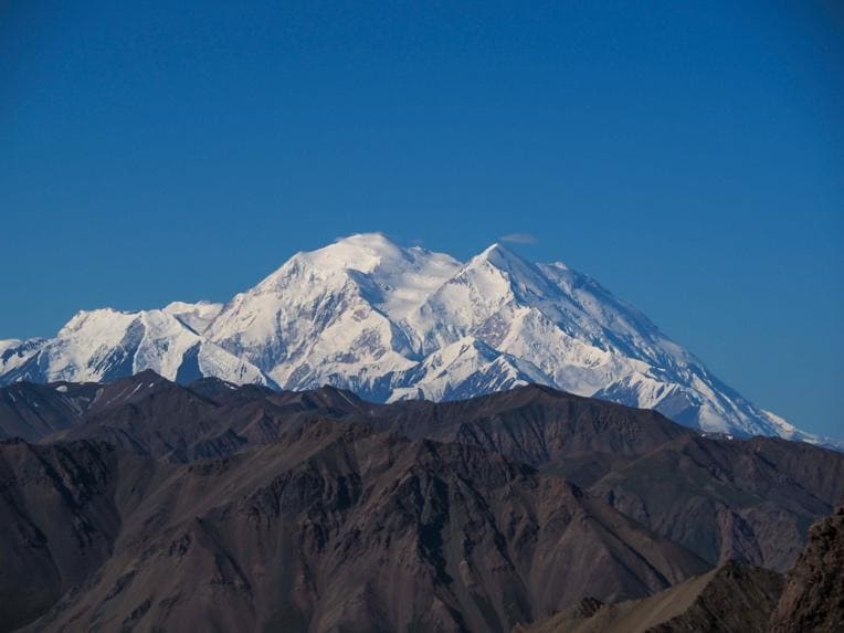 デナリ国立公園から見たデナリの山容。写真提供＝松本初穂子