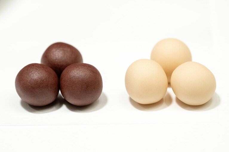 きんとん製「紅香織（こうこうおり）」。飲み物付き2,090円。5月中旬まで。