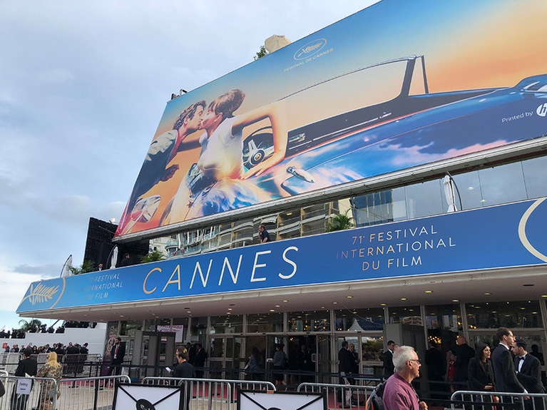 今年のカンヌのアイコンとなったのはゴダールの『気狂いピエロ』(65)の名場面。主演のアンナ・カリーナも、久々にカンヌに登場した。