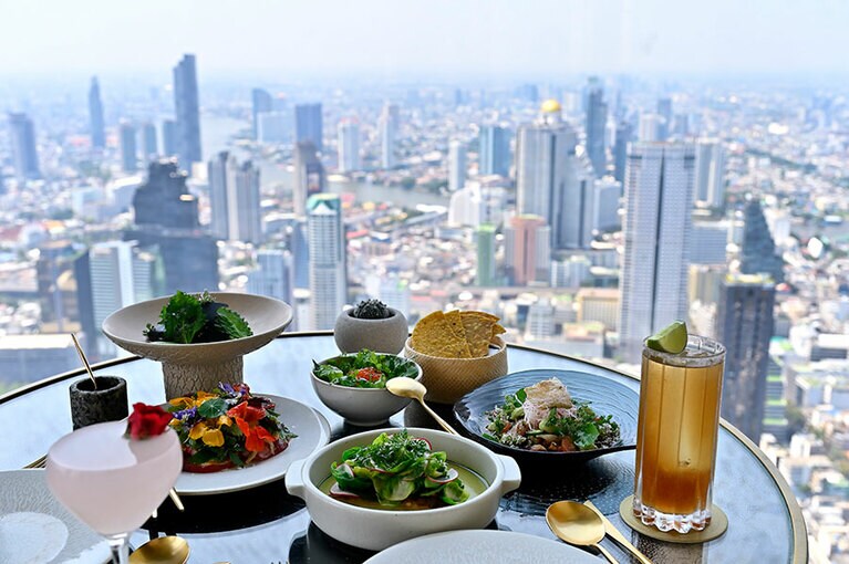 「オホ・バンコク」が位置するのは76階。絶景と独創的な内装、想像を超える料理が圧巻。