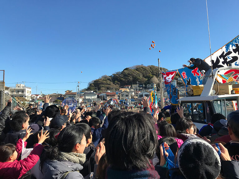 小坪みかん投げ。