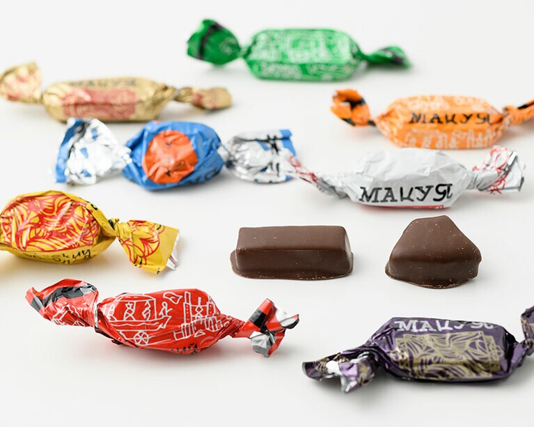 ロシアチョコレートの店マツヤ「ロシアチョコレート詰め合わせ マトリョーシカ化粧箱」1,500円(12個入り)／新潟県