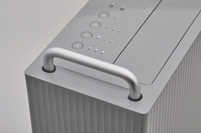 天面にアルミハンドルを搭載。