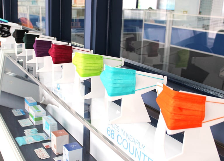 台湾中部の彰化県にある本社ショールーム。絶版品を含む全カラーが並ぶ様子は、ファンにとっては夢のような世界。