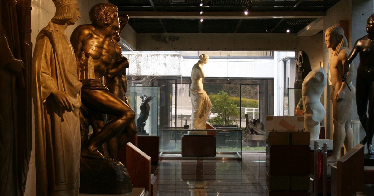 ルーブル美術館の名作が三重に！ ずらりと並ぶ圧巻の彫刻美術館 | 色彩