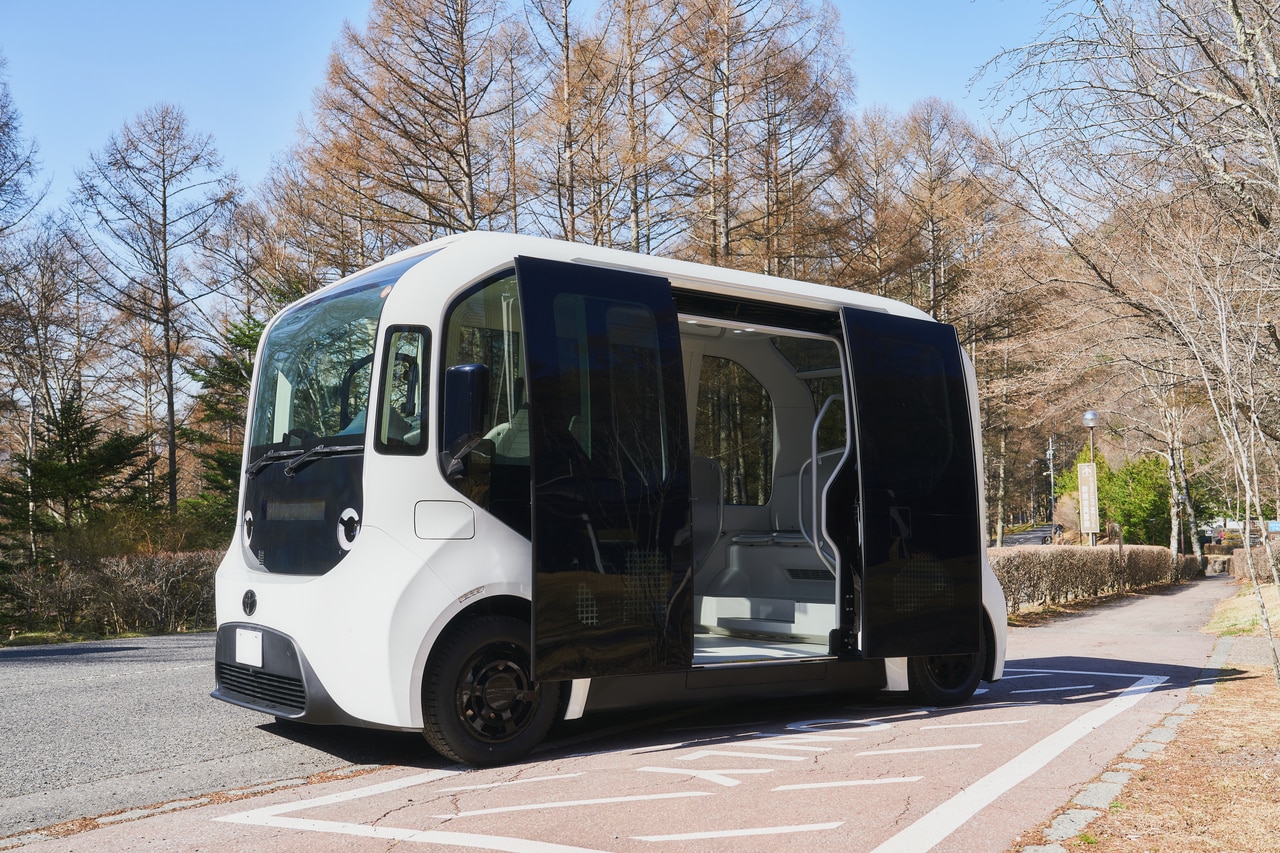 タウン内の循環バスには、トヨタ自動車が開発したEV自動車「e-Palette（イーパレット）」を導入し、環境にもしっかり配慮。ホテルやTENOHAエリアなどを結び、予約なし・無料で利用できます。