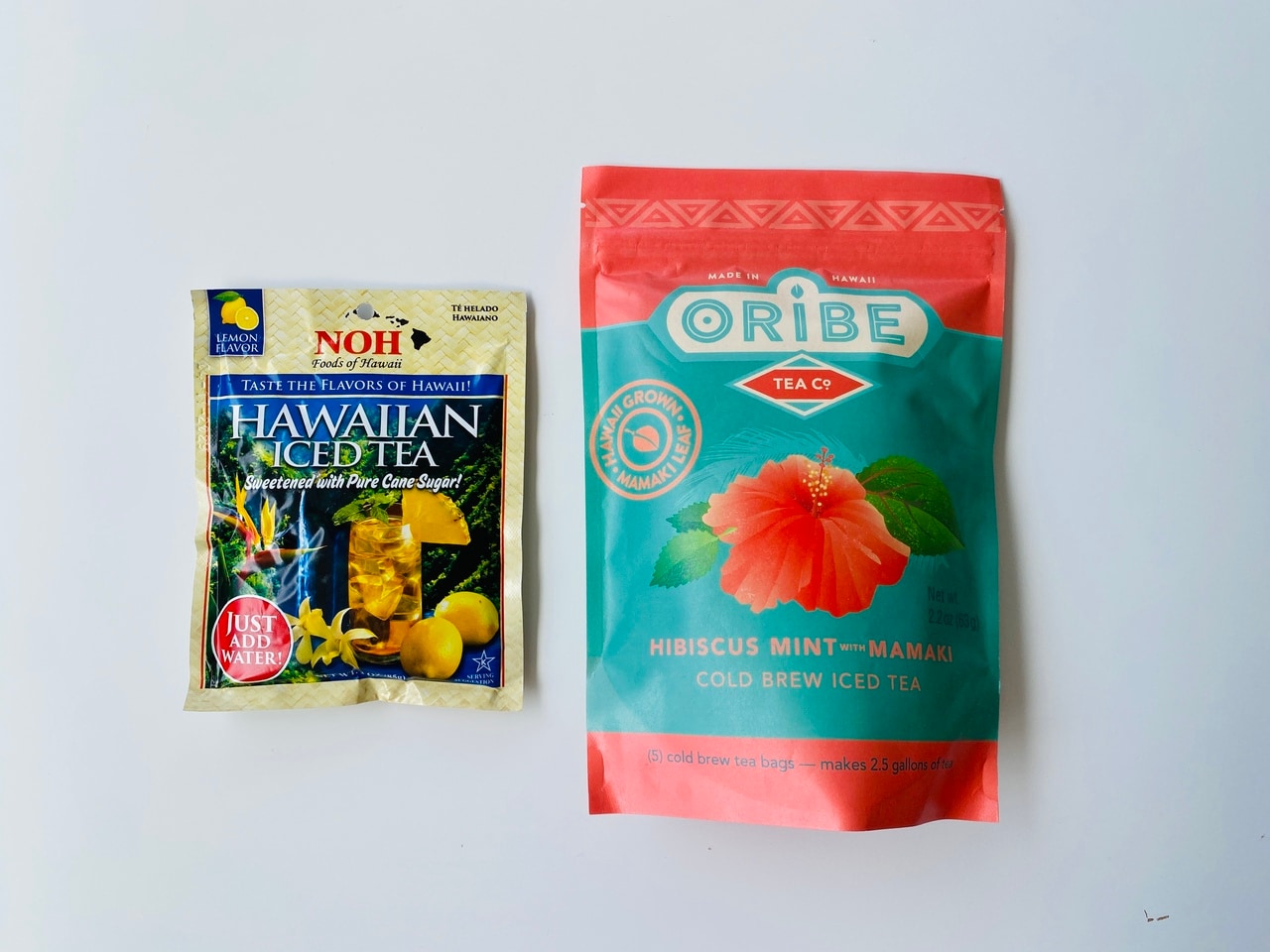 左：Hawaiian Iced Tea 2.29ドル、右：Hibiscus Mint with Mamaki 15,99ドル。