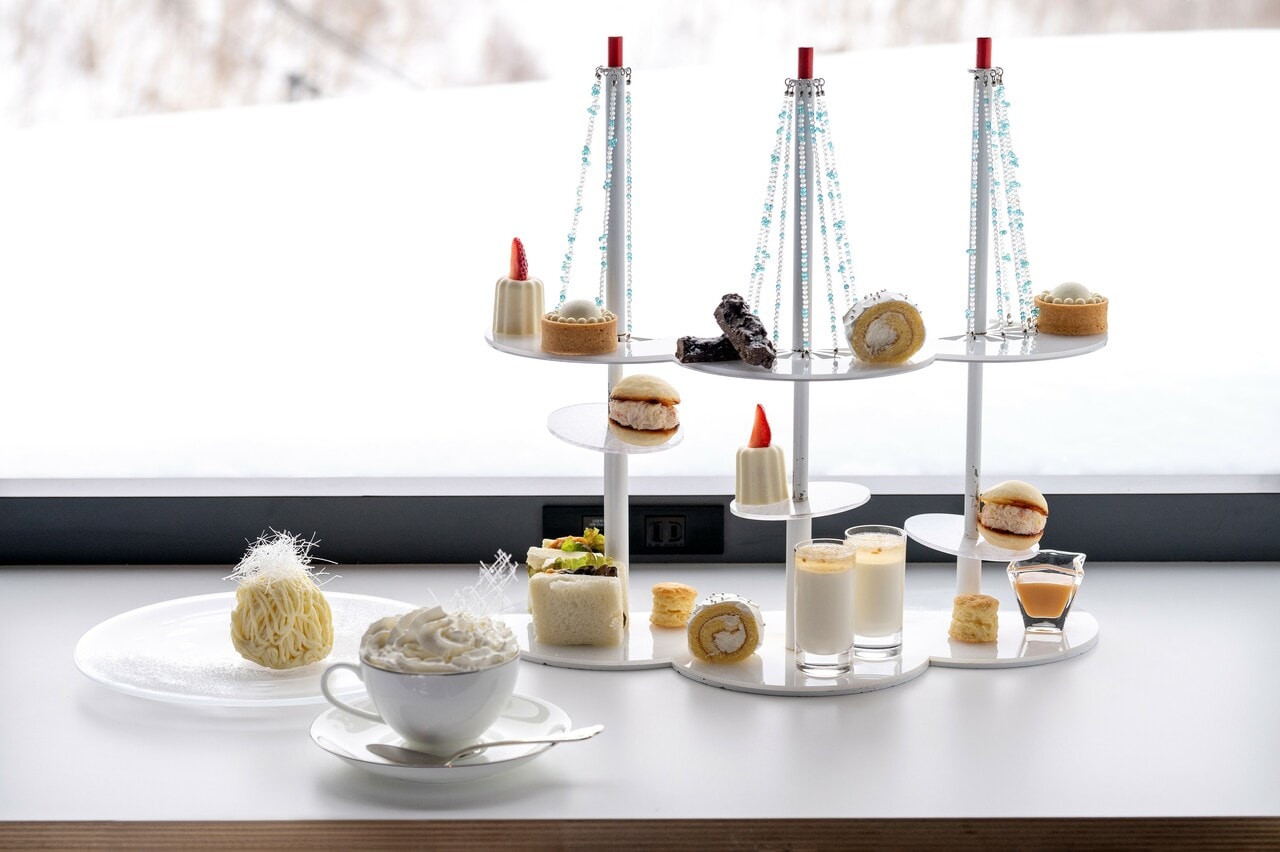 「霧氷テラスアフタヌーンティー」は、1人 7,500円（ドリンク付き）。1週間前までに要予約。※天候や気象条件により中止する可能性があります。