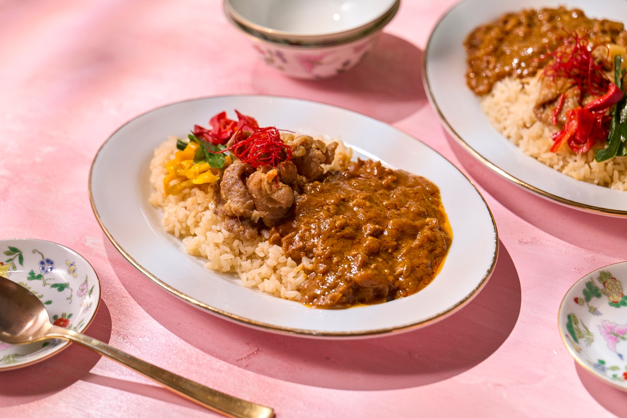 成城石井自家製 豚肉の山椒炒めとジンジャーライスの麻辣カレー 755円。