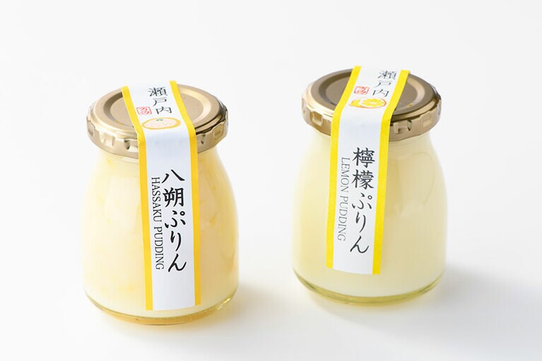【広島】左から：万汐農園(まんちょうのうえん)の「八朔ぷりん」「檸檬ぷりん」各295円(110g)。