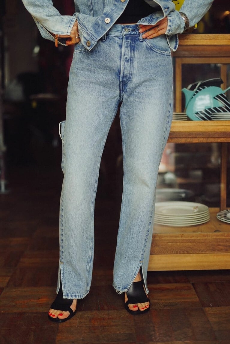 Slit Straight MID BLUE／BLACK 29,700円。