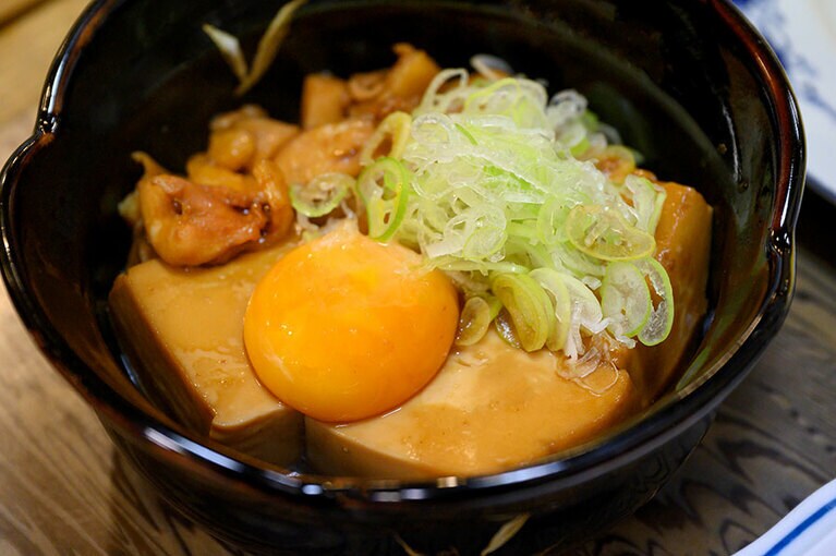 みな頼むという染み染みの肉豆腐も美味しかった。