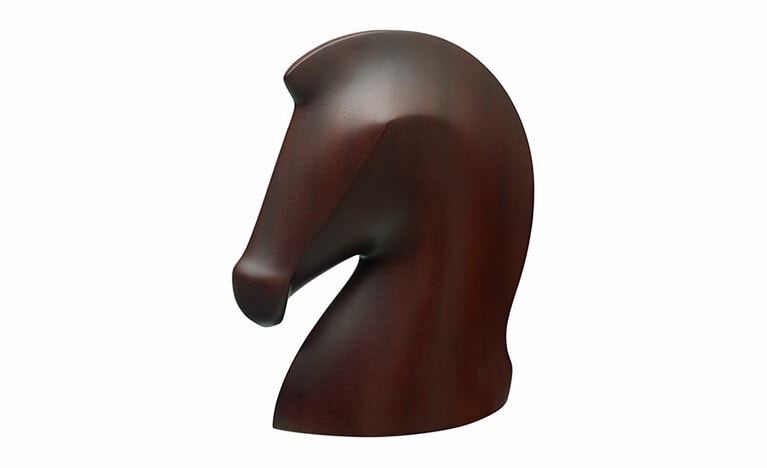 エトゥープ色で素地はマホガニー材を使用。ペーパーウェイト「サマルカンド」(H16cm)75,000円／エルメス(エルメスジャポン)