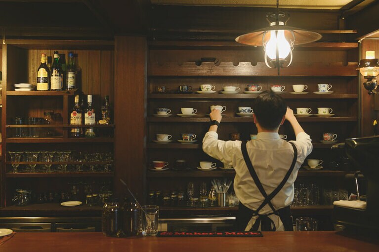 喫茶店としても利用できる。プリンやケーキなどスイーツも豊富。