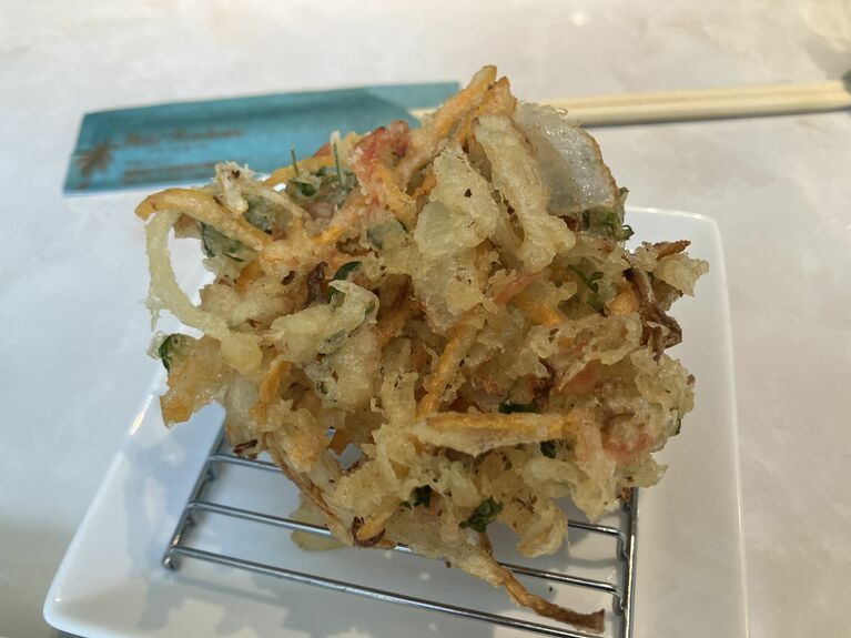 かき揚げは立体的でサクッと揚がっている